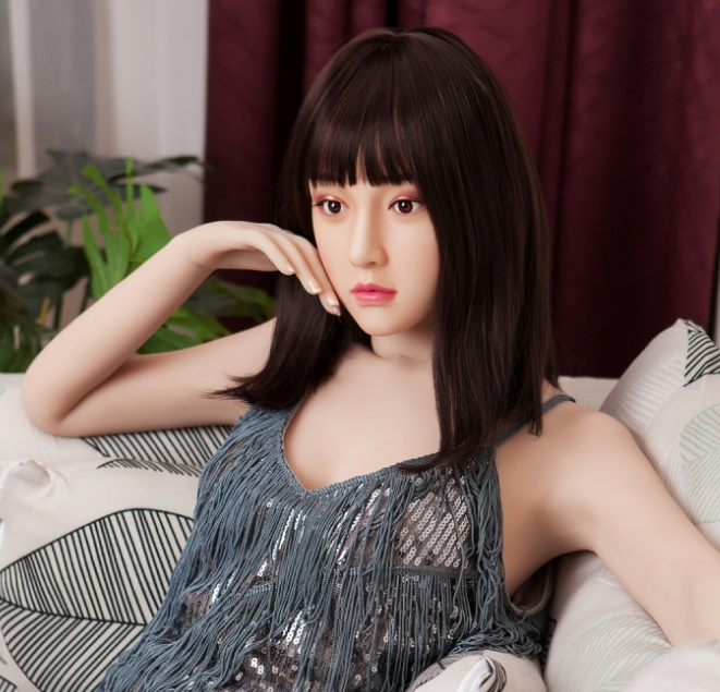 成人娃娃頭雕為什么選擇硅膠材質(zhì)的？